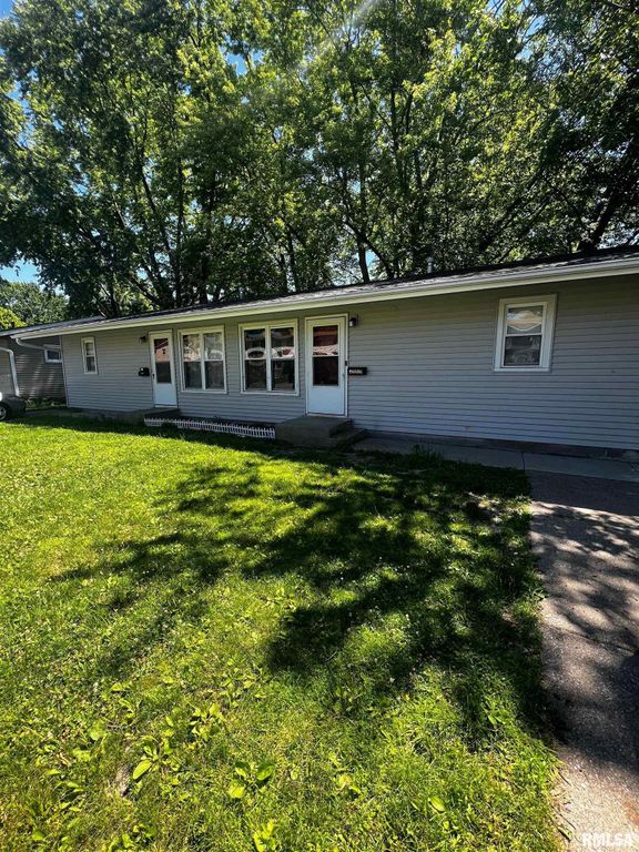 2601 MAGNOLIA Drive, Bettendorf, IA 52722