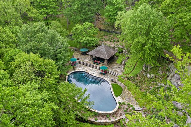 401 Pea Pond Road, Katonah, NY 10536