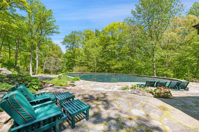 401 Pea Pond Road, Katonah, NY 10536