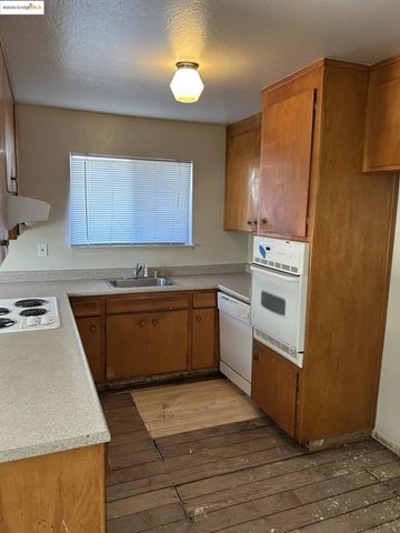 2358 Wright Ave, Pinole, CA 94564