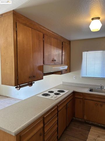 2358 Wright Ave, Pinole, CA 94564