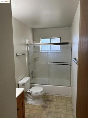 2358 Wright Ave, Pinole, CA 94564