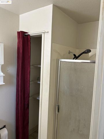2358 Wright Ave, Pinole, CA 94564