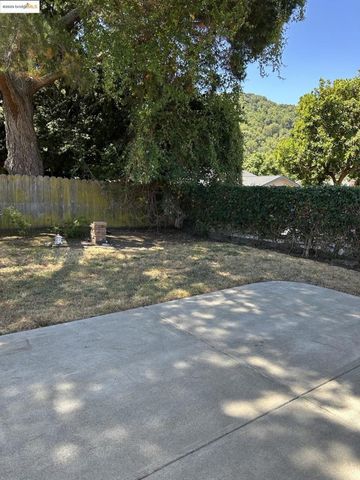 2358 Wright Ave, Pinole, CA 94564
