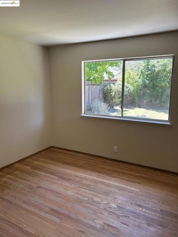 2358 Wright Ave, Pinole, CA 94564