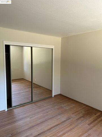 2358 Wright Ave, Pinole, CA 94564