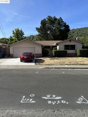 2358 Wright Ave, Pinole, CA 94564
