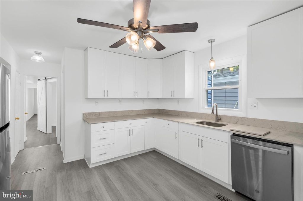 Image 10 of property listing at 3805 7TH ST, North Beach, MD 20714