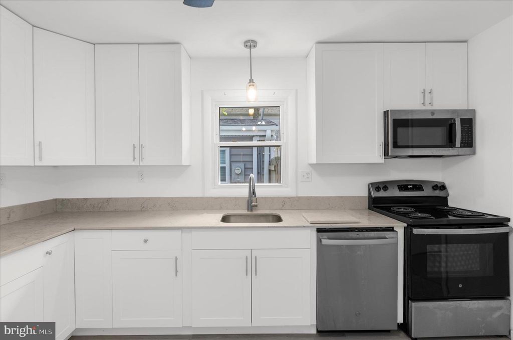 Image 11 of property listing at 3805 7TH ST, North Beach, MD 20714