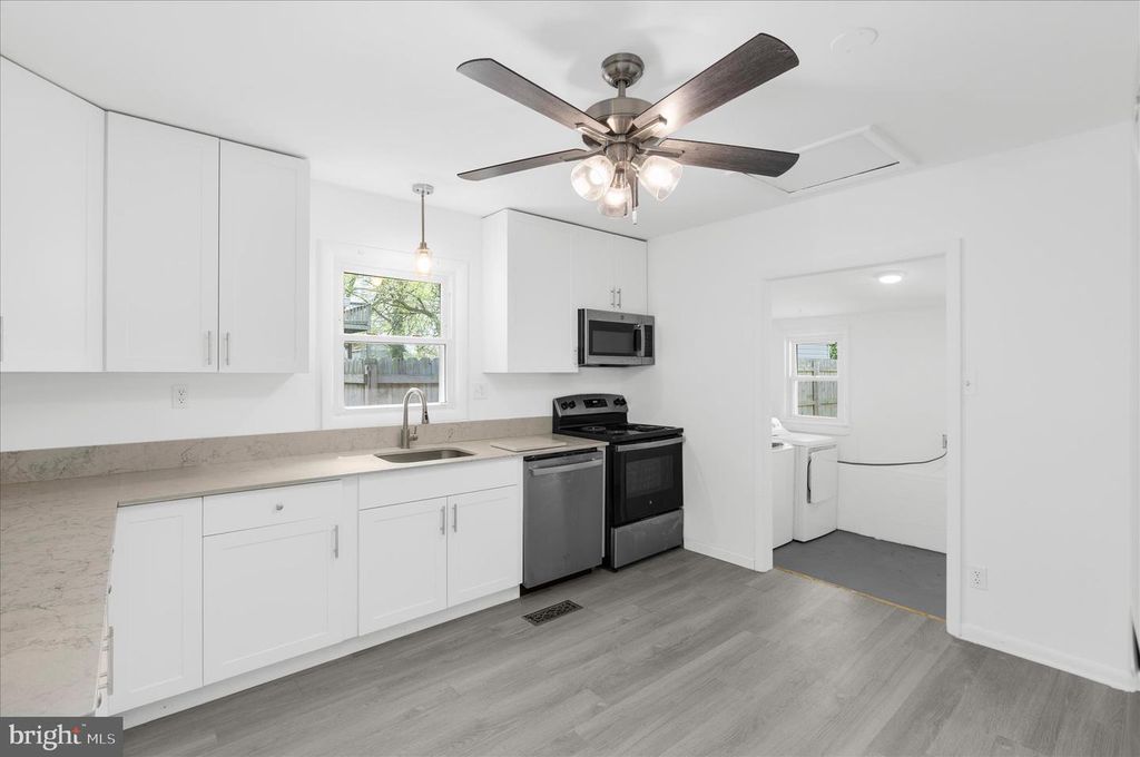 Image 12 of property listing at 3805 7TH ST, North Beach, MD 20714