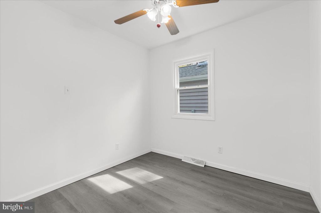 Image 14 of property listing at 3805 7TH ST, North Beach, MD 20714