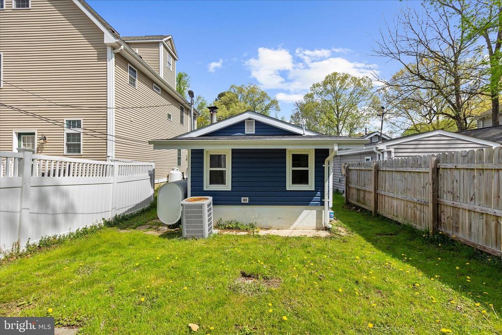 Image 24 of property listing at 3805 7TH ST, North Beach, MD 20714