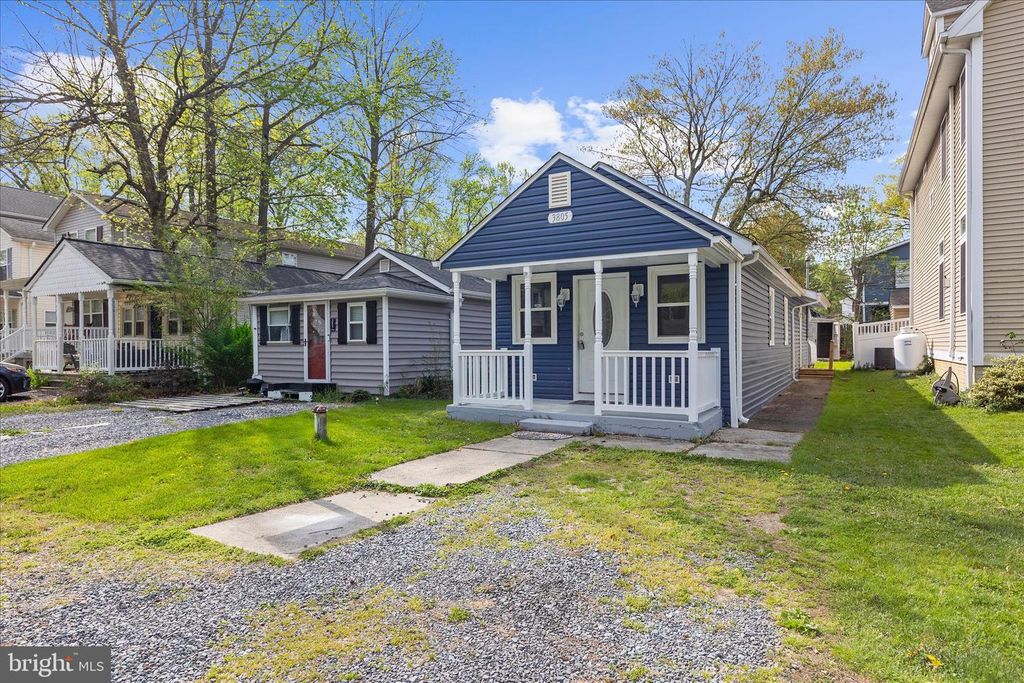 Image 4 of property listing at 3805 7TH ST, North Beach, MD 20714