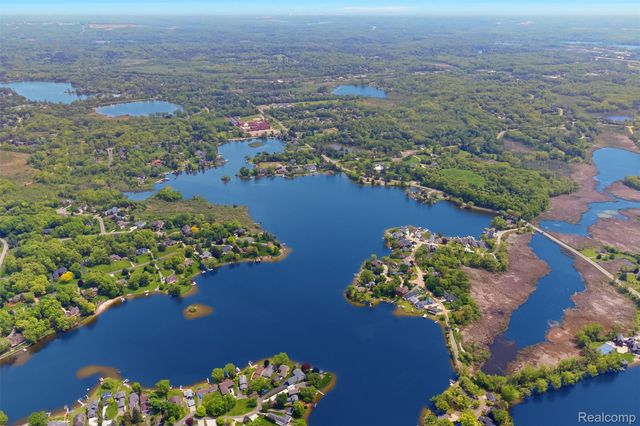 2620 Greg Avenue, Brighton Township, MI 48114