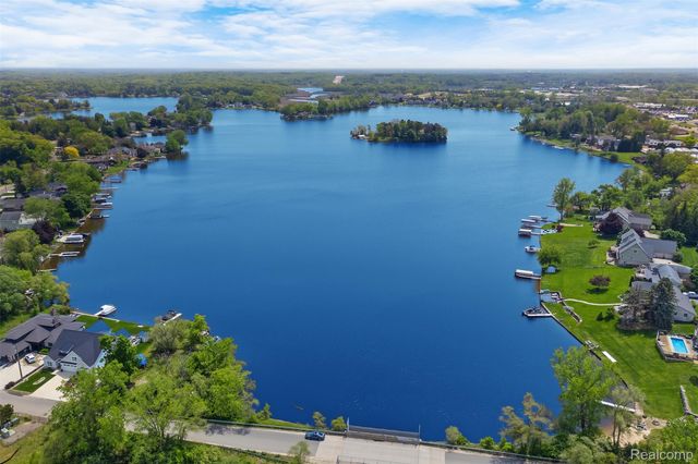 2620 Greg Avenue, Brighton Township, MI 48114