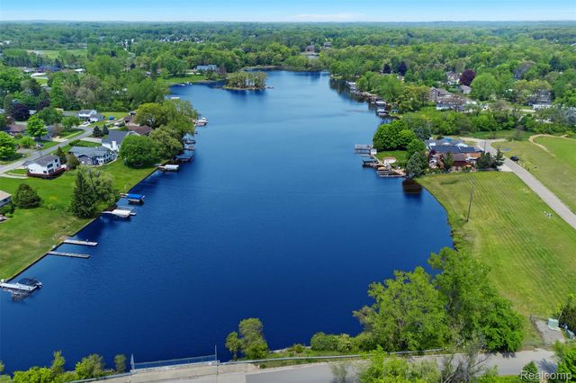 2620 Greg Avenue, Brighton Township, MI 48114