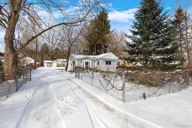 2620 Greg Avenue, Brighton Township, MI 48114