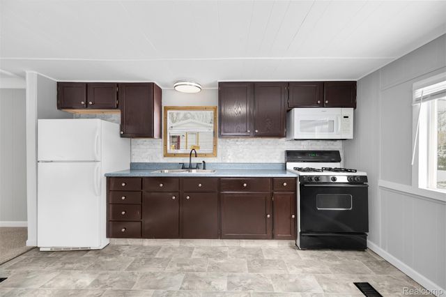 2620 Greg Avenue, Brighton Township, MI 48114