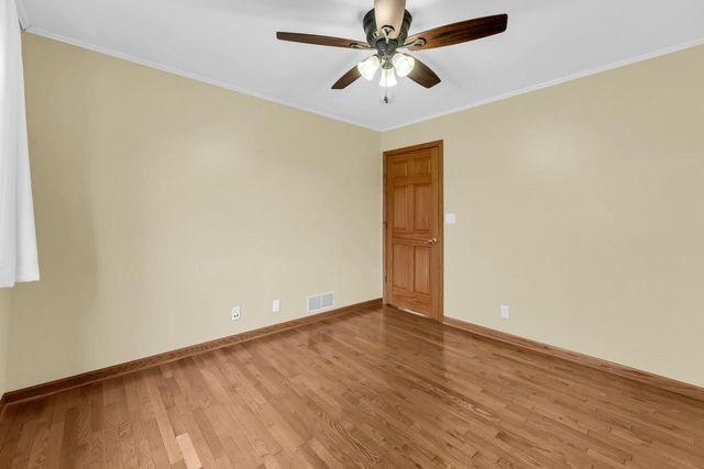 W242S7070 Cameron DRIVE, Waukesha, WI 53189