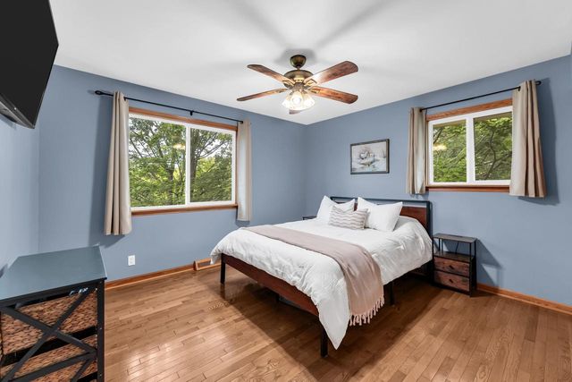 W242S7070 Cameron DRIVE, Waukesha, WI 53189
