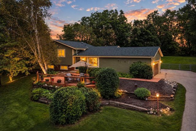 W242S7070 Cameron DRIVE, Waukesha, WI 53189