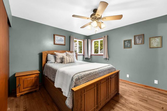 W242S7070 Cameron DRIVE, Waukesha, WI 53189