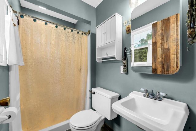 W242S7070 Cameron DRIVE, Waukesha, WI 53189