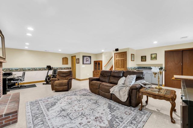 W242S7070 Cameron DRIVE, Waukesha, WI 53189