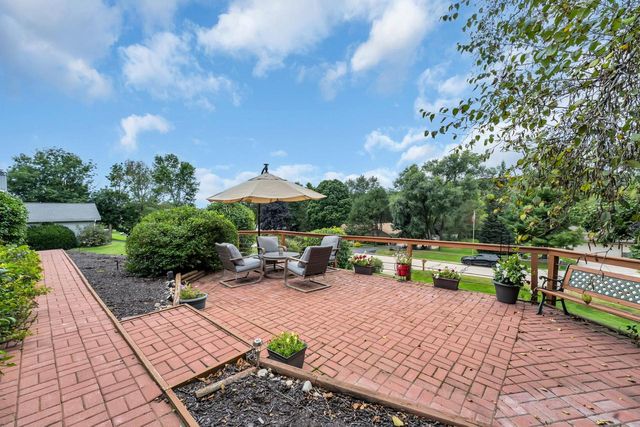 W242S7070 Cameron DRIVE, Waukesha, WI 53189