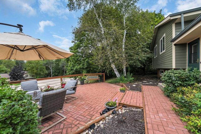 W242S7070 Cameron DRIVE, Waukesha, WI 53189