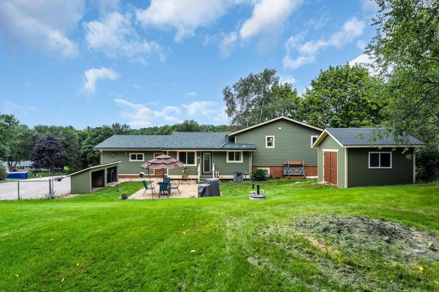 W242S7070 Cameron DRIVE, Waukesha, WI 53189