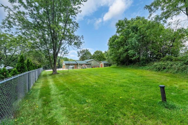 W242S7070 Cameron DRIVE, Waukesha, WI 53189