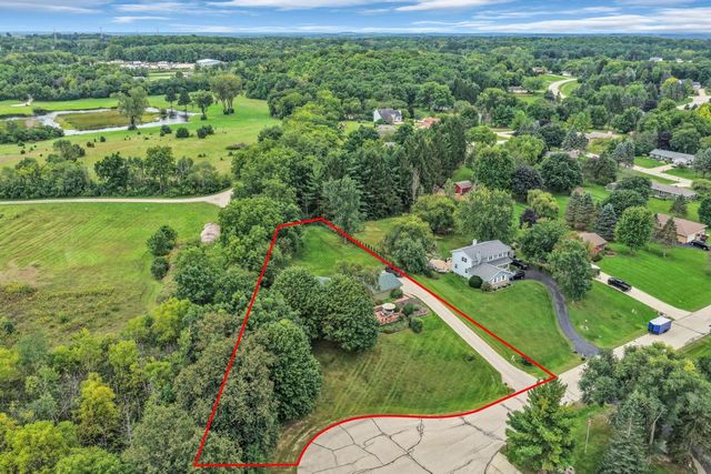 W242S7070 Cameron DRIVE, Waukesha, WI 53189