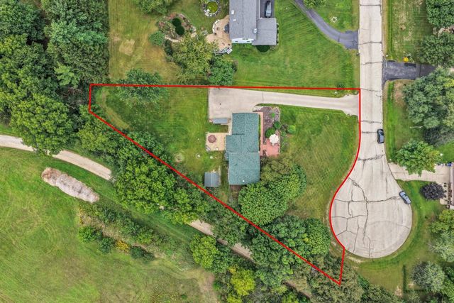W242S7070 Cameron DRIVE, Waukesha, WI 53189