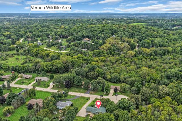 W242S7070 Cameron DRIVE, Waukesha, WI 53189