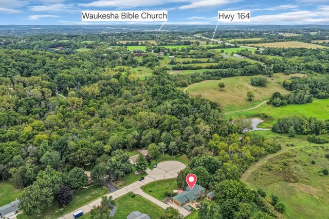 W242S7070 Cameron DRIVE, Waukesha, WI 53189