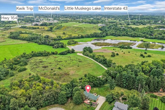 W242S7070 Cameron DRIVE, Waukesha, WI 53189
