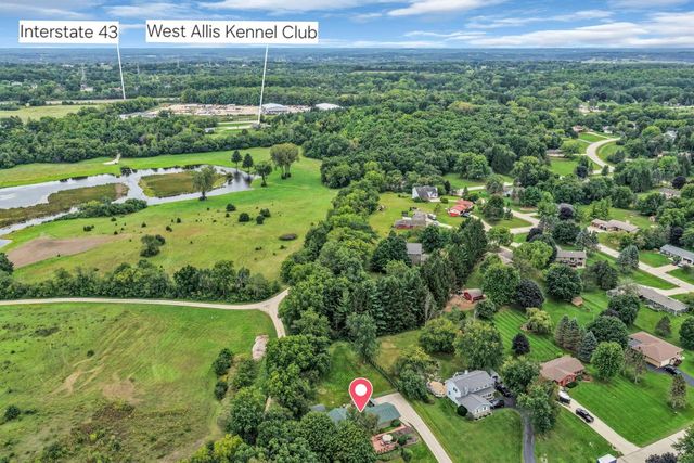 W242S7070 Cameron DRIVE, Waukesha, WI 53189