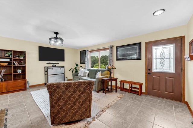 W242S7070 Cameron DRIVE, Waukesha, WI 53189