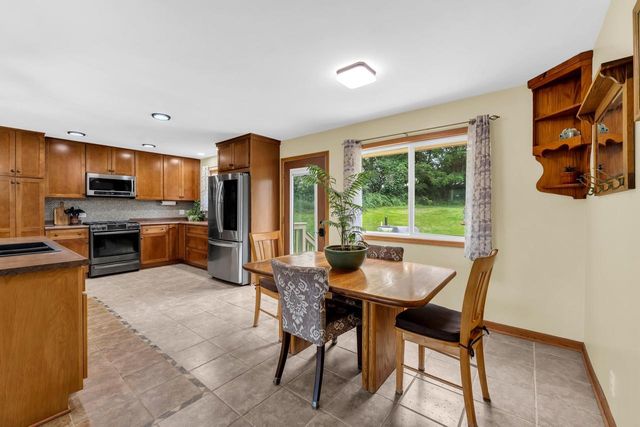 W242S7070 Cameron DRIVE, Waukesha, WI 53189