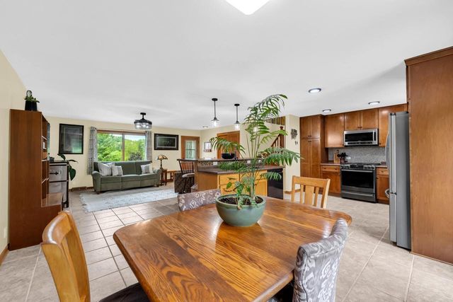 W242S7070 Cameron DRIVE, Waukesha, WI 53189