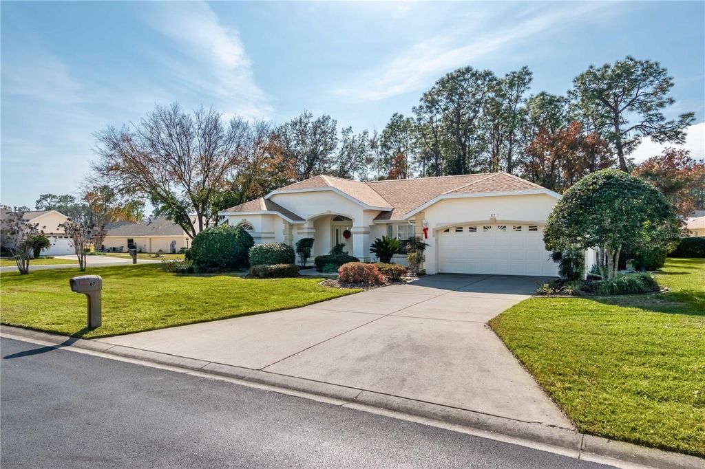 Image 2 of property listing at 67 LAKE DIAMOND BLVD., Ocala, FL 34472