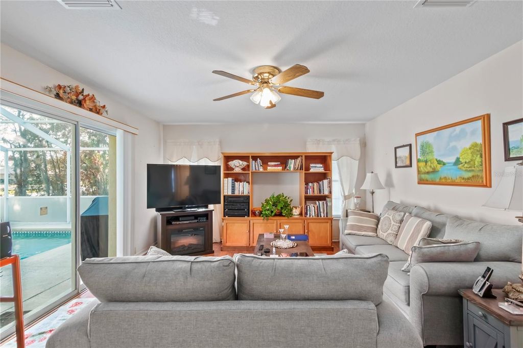 Image 12 of property listing at 67 LAKE DIAMOND BLVD., Ocala, FL 34472