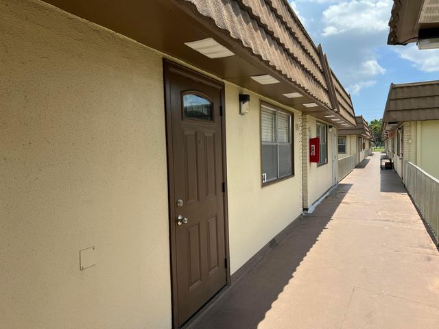 84 Saxony B, Delray Beach, FL 33446