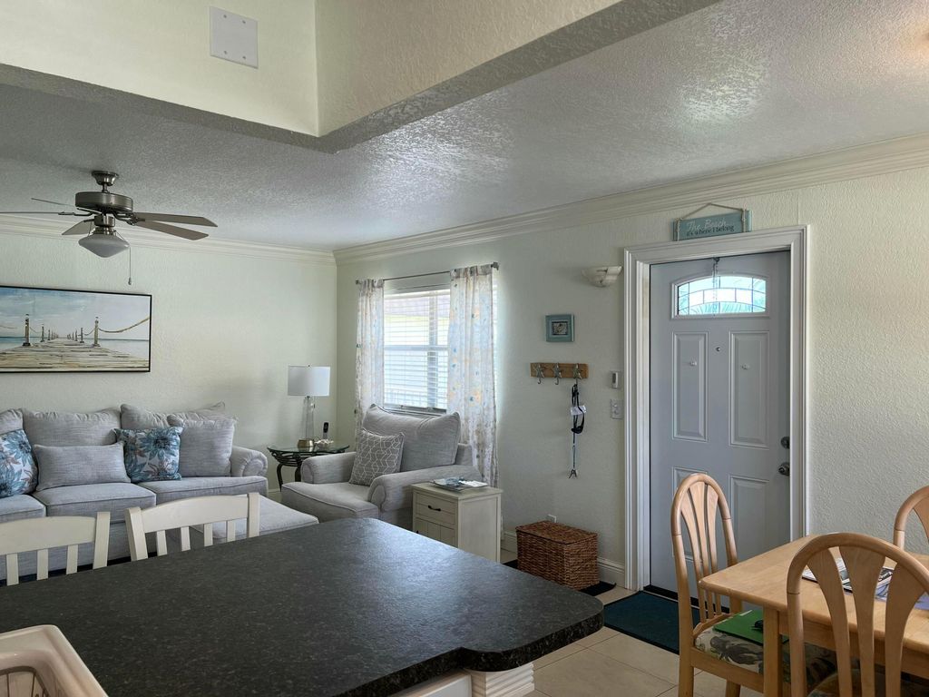 84 Saxony B, Delray Beach, FL 33446