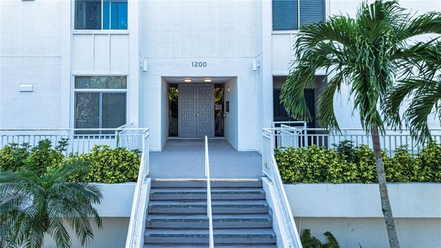 1200 E PEPPERTREE LANE 601, Sarasota, FL 34242