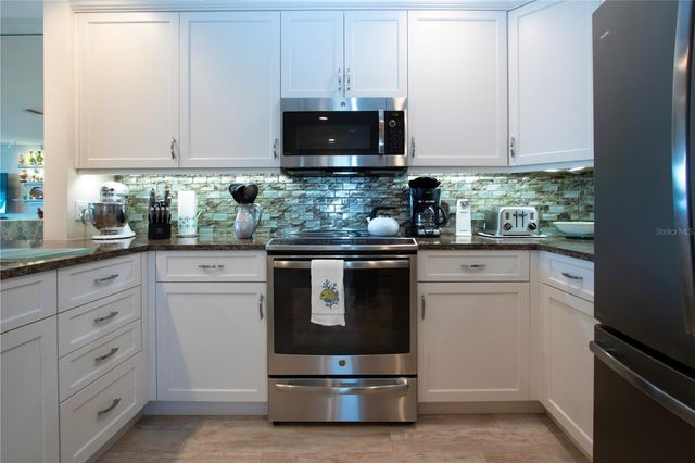 1200 E PEPPERTREE LANE 601, Sarasota, FL 34242