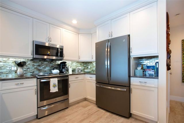 1200 E PEPPERTREE LANE 601, Sarasota, FL 34242