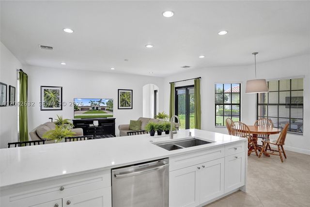 9000 Lakeview Place, Parkland, FL 33076