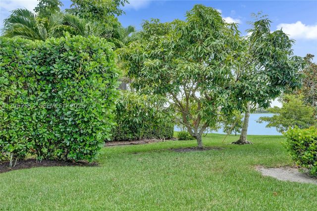 9000 Lakeview Place, Parkland, FL 33076